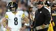Aaron Rodgers y Mike McCarthy, durante el partido entre los Steelers y Browns de la Semana 4. FOTOS: Reuters