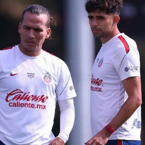 El Tiburón Sánchez destaó el buen momento por el que atraviesa Chivas previo a su juego contra Atlas. FOTOS: Imago7 / @chivas
