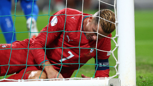 Cristiano Ronaldo sería supendido por abandonar a su selección. (Foto: Reuters)