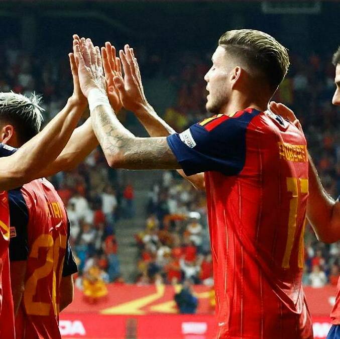 España mantiene el paso perfecto tras derrotar a Chequia / Reuters