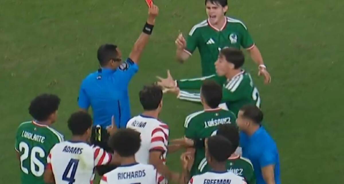 Mateo Chávez se fue expuslado en el duelo de México ante Estados Unidos. FOTO: Captura