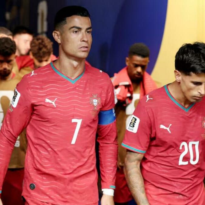 Cristiano Ronaldo y Joao Cancelo (Reuters)