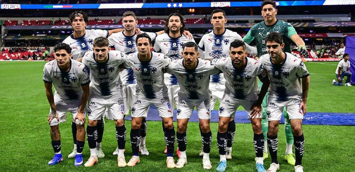 Jugadores de Monterrey posan para la foto en el Estadio Banorte donde enfrentarán al América en la Jornada 11. FOTO: imago7