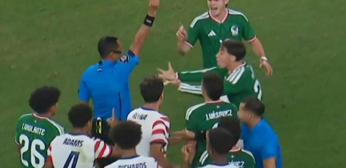 Mateo Chávez se fue expuslado en el duelo de México ante Estados Unidos. FOTO: Captura