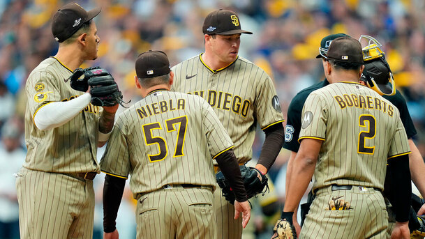 Miller regaló 3 bases por bolas antes de sufrir su primera derrota de por vida en playoffs. (Foto: MLB.com)