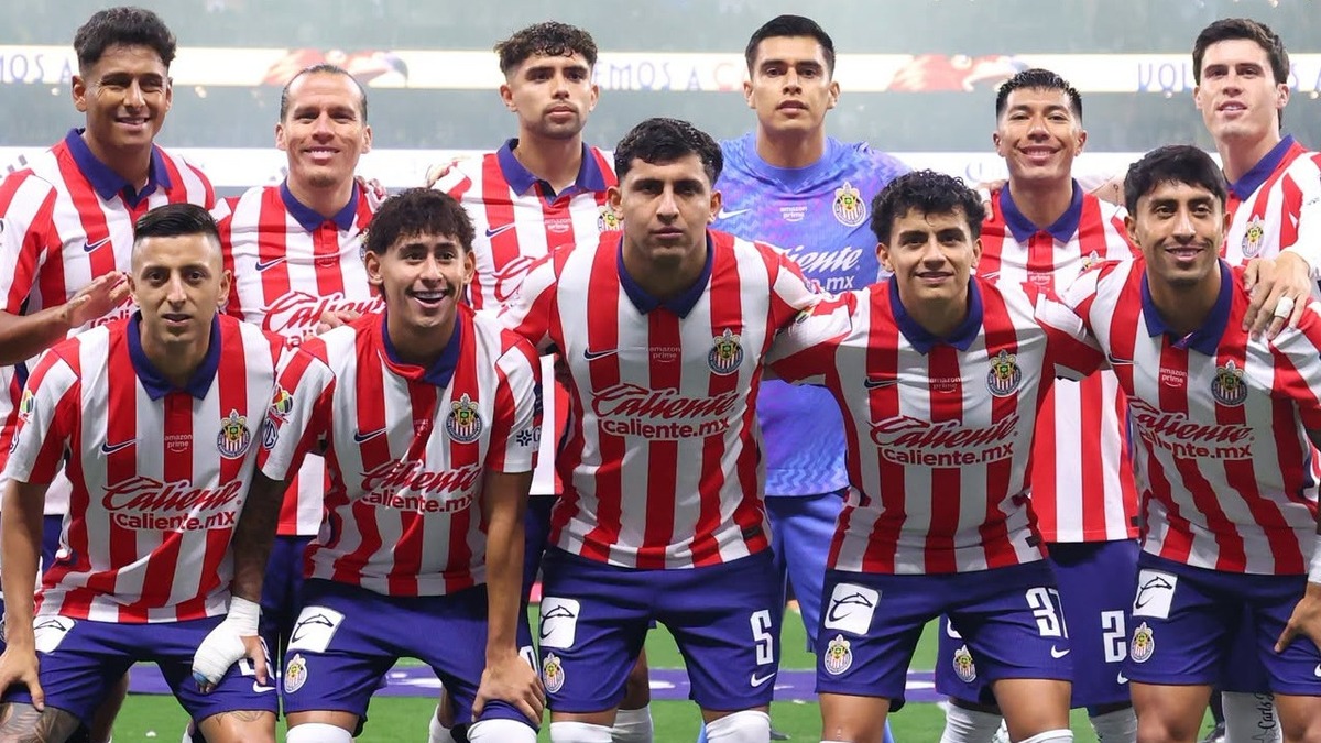 Nike se luciría con un tercer uniforme para Chivas (Facebook @Chivos)