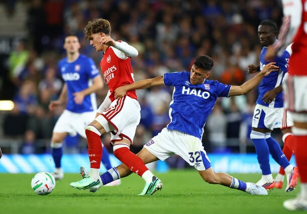 Marcelino Núñez, jugador chileno en un partido con Ipswich Town (Reuters)
