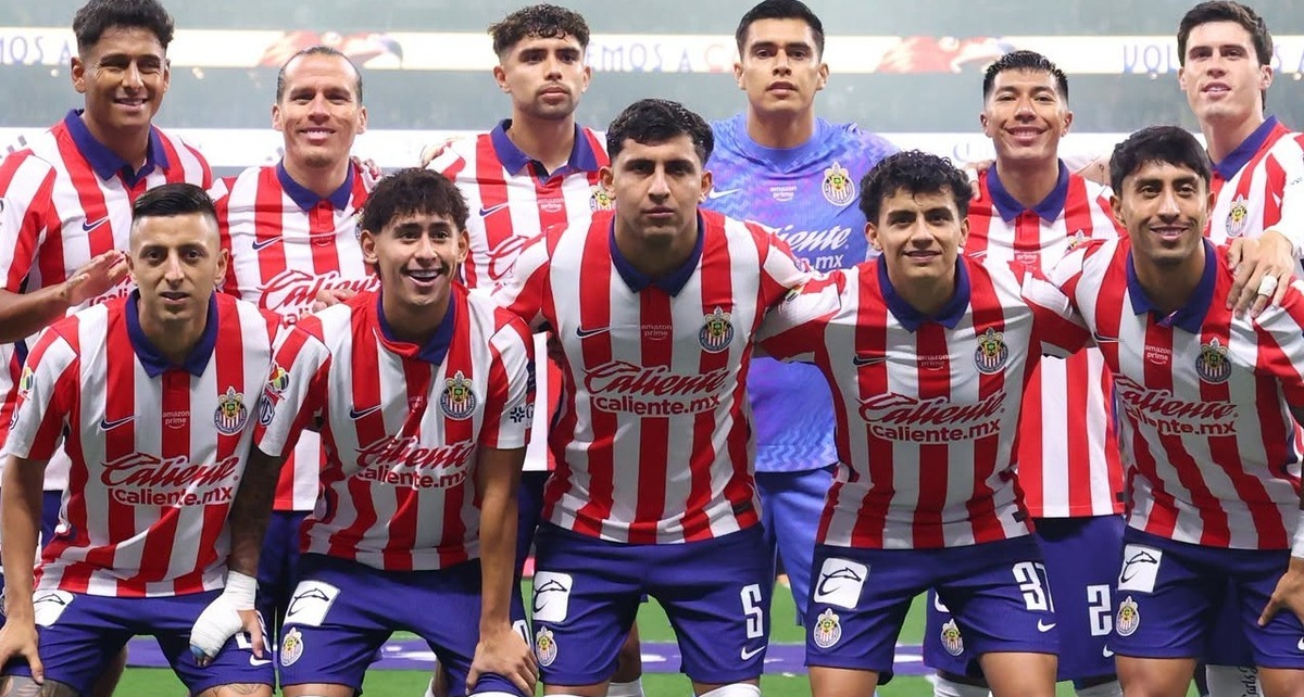 Nike se luciría con un tercer uniforme para Chivas (Facebook @Chivos)