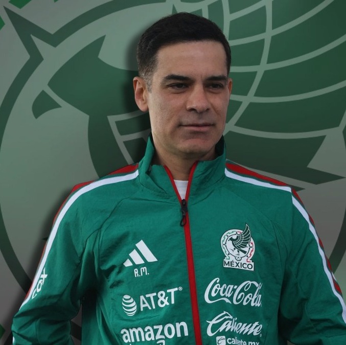 Rafa Márquez empezó su etapa como DT de México con el pie izquierdo (Reuters | Canva)