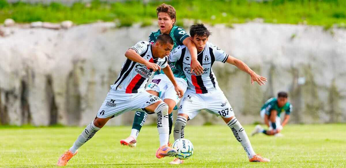 Santiago Cisneros en un partido ante Altas (Imago7)