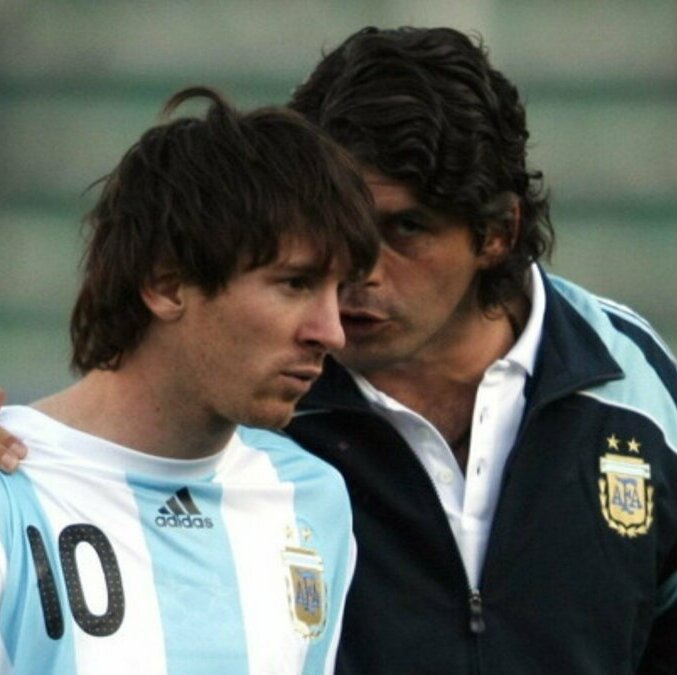 Lionel Messi y Alejandro Mancuso (EFE)