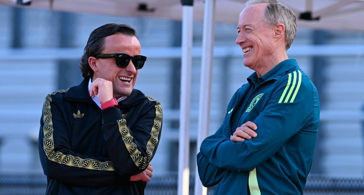 Mikel Arriola e Ivar Sisniega, directivos de la FMF. (Foto: Mexsport)