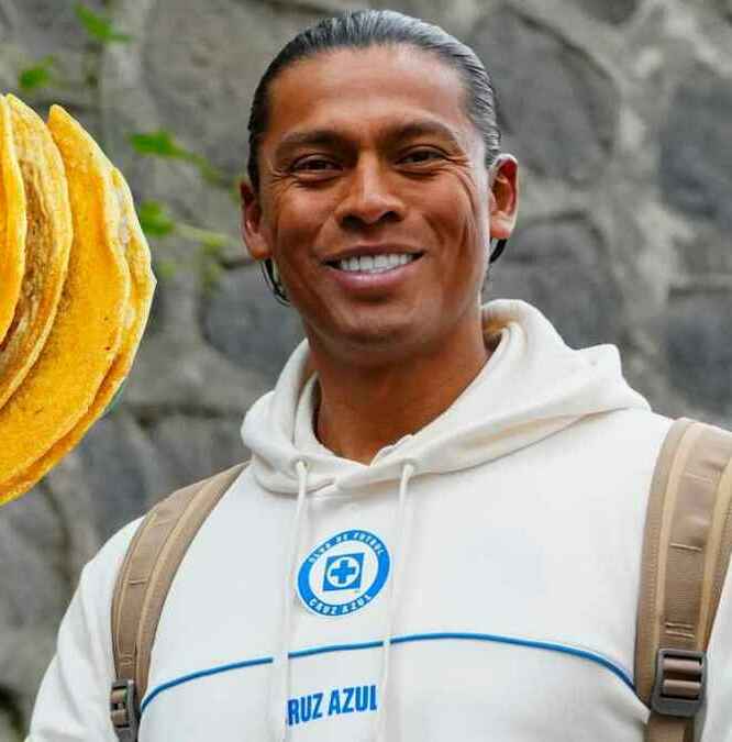 Joel Huiqui prometió tacos de canasta para los reporteros tras llegar tarde a su conferencia. FOTO: Imago7