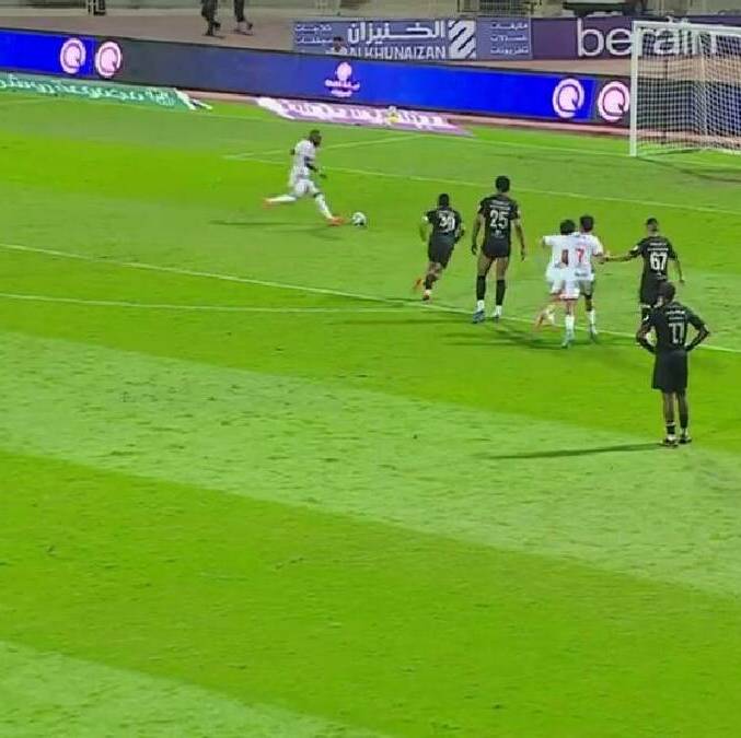 Julián Quiñones marca gol a lo Panenka / Captura de pantalla
