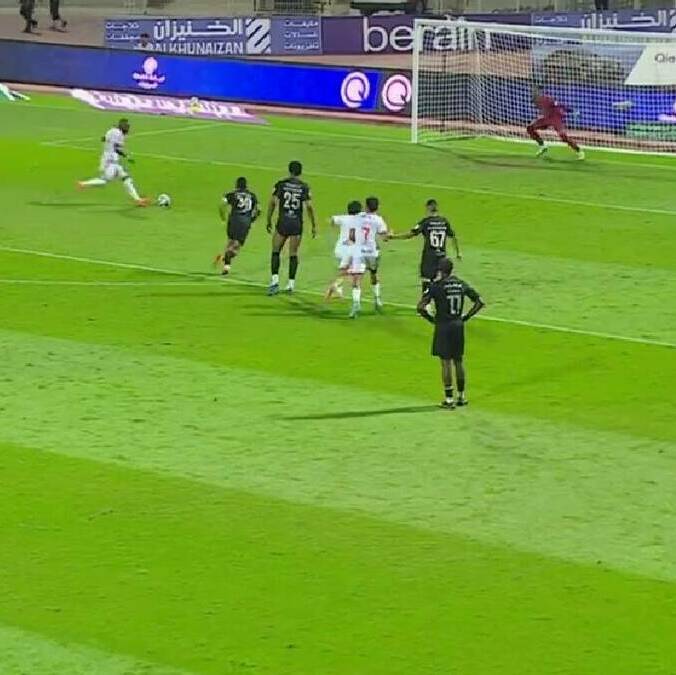 Julián Quiñones marca gol a lo Panenka / Captura de pantalla