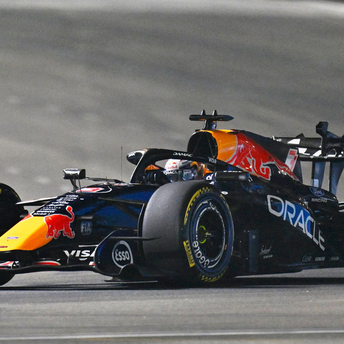 Max Verstappen se llevó la pole para la carrera sprint. (Foto: Reuters)