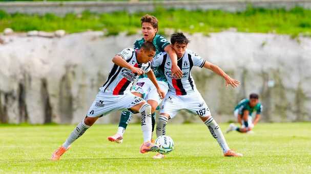 Santiago Cisneros en un partido ante Altas (Imago7)