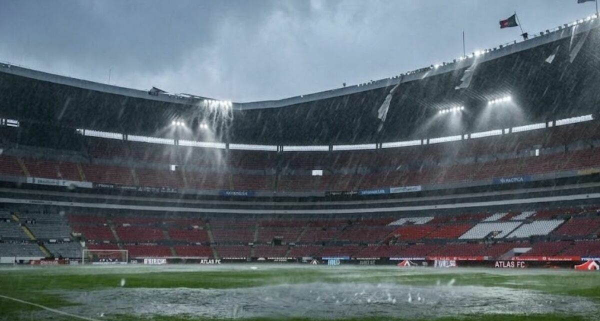 La entrada del Huracán Simón podría afectar al Clásico Tapatío (Fotografía: Imago 7 | Gemini)