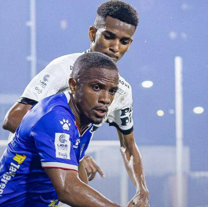 Fuerte sismo en Panamá obliga a su Liga de futbol a reprogramar los partidos de la jornada 12. FOTOS: Reuters / @LPFpanama