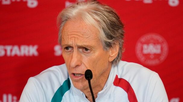 Jorge Jesus reveló que Cristiano no estaba contemplado como titular por segundo juego consecutivo. (Reuters)