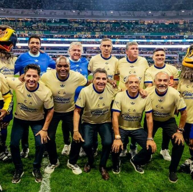 Estas fueron las leyendas que acudieron a los festejos americanistas (Cortesía Club América)