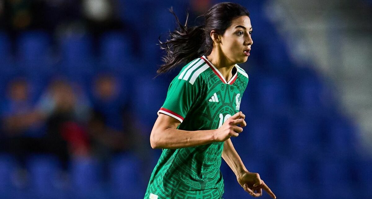 Montse Saldivar salió visiblemente molesta de la cancha del Estadio Victoria (Fotografía: Mexsport)