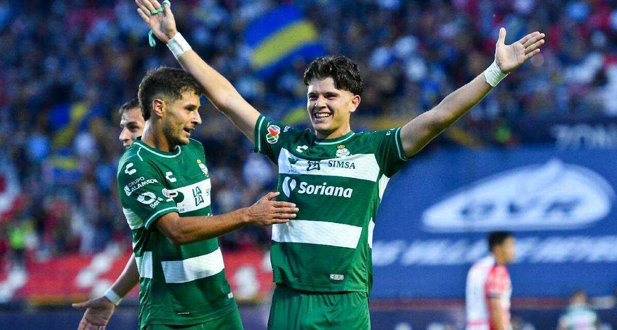 Tahiel Jiménez celebra su segundo gol marcado ante Atlético de San Luis. FOTO: Imago7