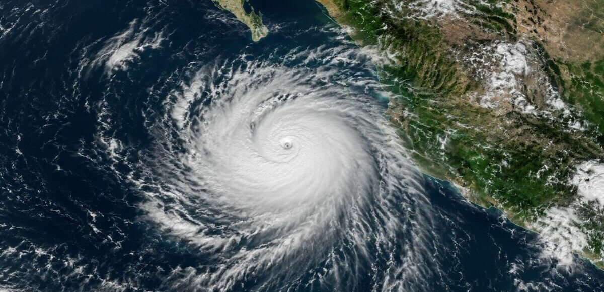 Estos son los estados afectados y nueva trayectoria del huracán 'Simón'. (ChatGPT).