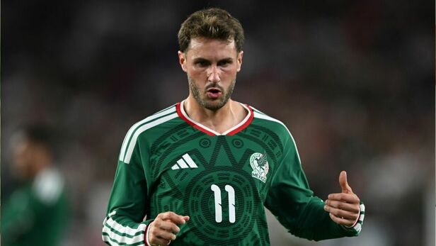 Santiago Gimenez no tuvo una buena actuación con el Tri durante la Fecha FIFA y fue duramente criticado (Fotografía: Imago 7)