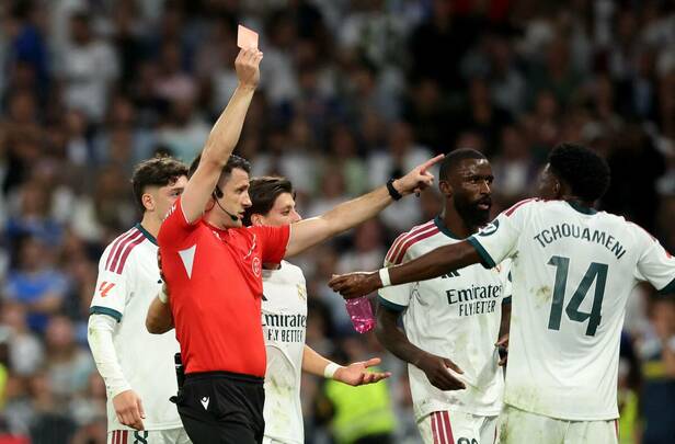 Vinicius había puesto el 2-0 pero se anuló por jalón de pelo / Reuters