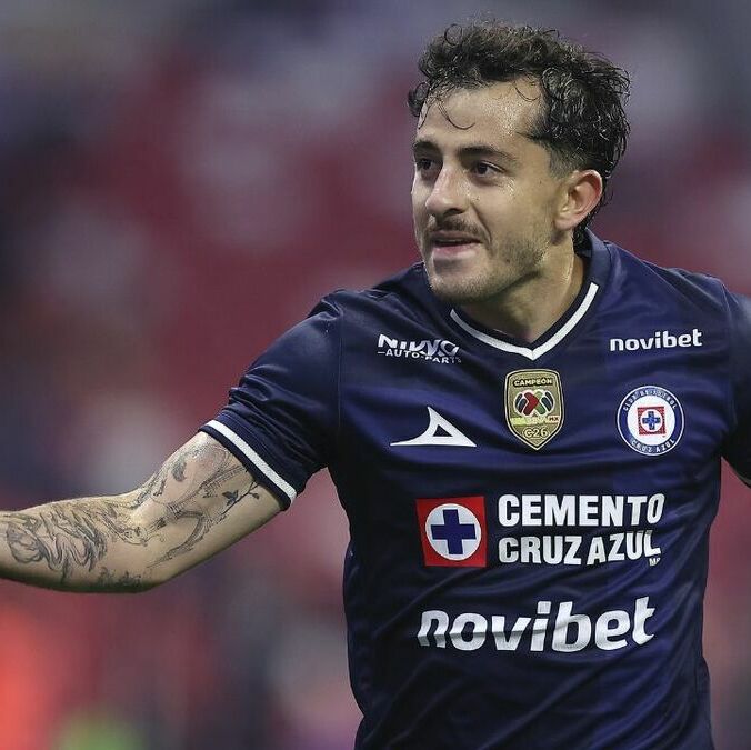 Alan Mozo se llevó los abucheos de la afición de Pumas tras cantarles 'Azul Azul' (Fotografía: Mexsport)