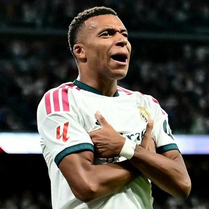 Kylian Mbappé lidera encuesta de L'Équipe por el Balón de Oro (Fotografía: Reuters)