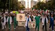 Los trabajadores del IMSS convocaron a una Megamarcha en la CDMX este martes 13 de octubre (Imagen creada con IA)
