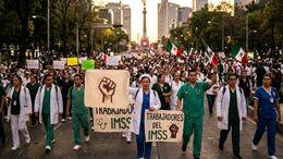 Los trabajadores del IMSS convocaron a una Megamarcha en la CDMX este martes 13 de octubre (Imagen creada con IA)