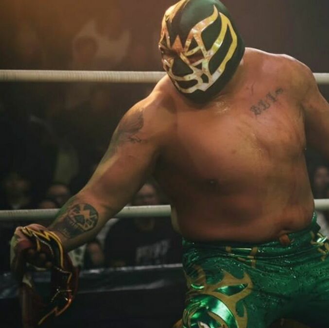 El luchador salió de la cárcel, pero el caso sigue abierto. (Foto: Instagram @hijodefishman y Twitter @siete_letras)