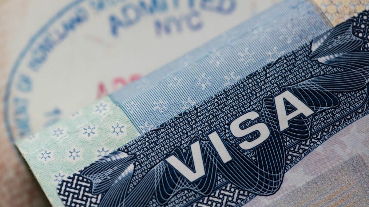 Estas personas deberán acudir a entrevista para la visa americana a partir de este 2 de septiembre 2025. Foto: Canva