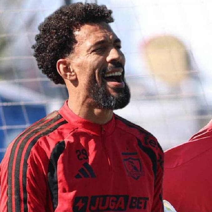 Vozinha, durante una sesión de entrenamiento con Colo Colo. FOTO: @vozinha1