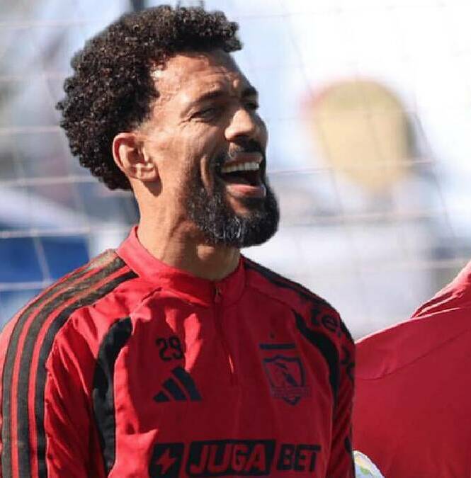 Vozinha, durante una sesión de entrenamiento con Colo Colo. FOTO: @vozinha1