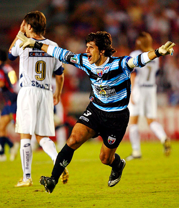 Federico Vilar celebra con Solari atrás. (Foto: Mexsport)