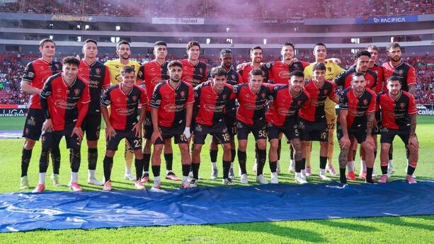 Jugadores del Atlas posan para la foto previo a un partido del torneo Apertura 2026. FOTO: Imago7