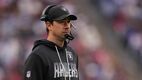 Klint Kubiak definió a su quarterback titular para medirse a los Bills (Fotografía: Reuters)