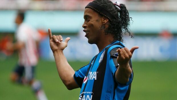 Ronaldinho ayudó a Gallos a vencer a Chivas. (Foto: Imago7)