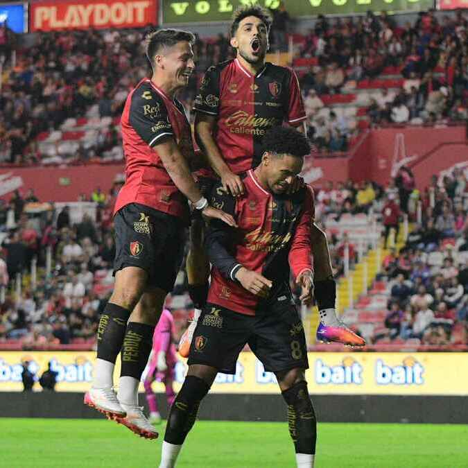 Ryan Mmaee marcó el único gol del partido (Imago7)