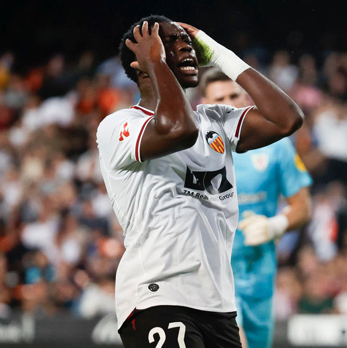 Otorbi dejó ir una de las más claras para el Valencia. (Foto: EFE)