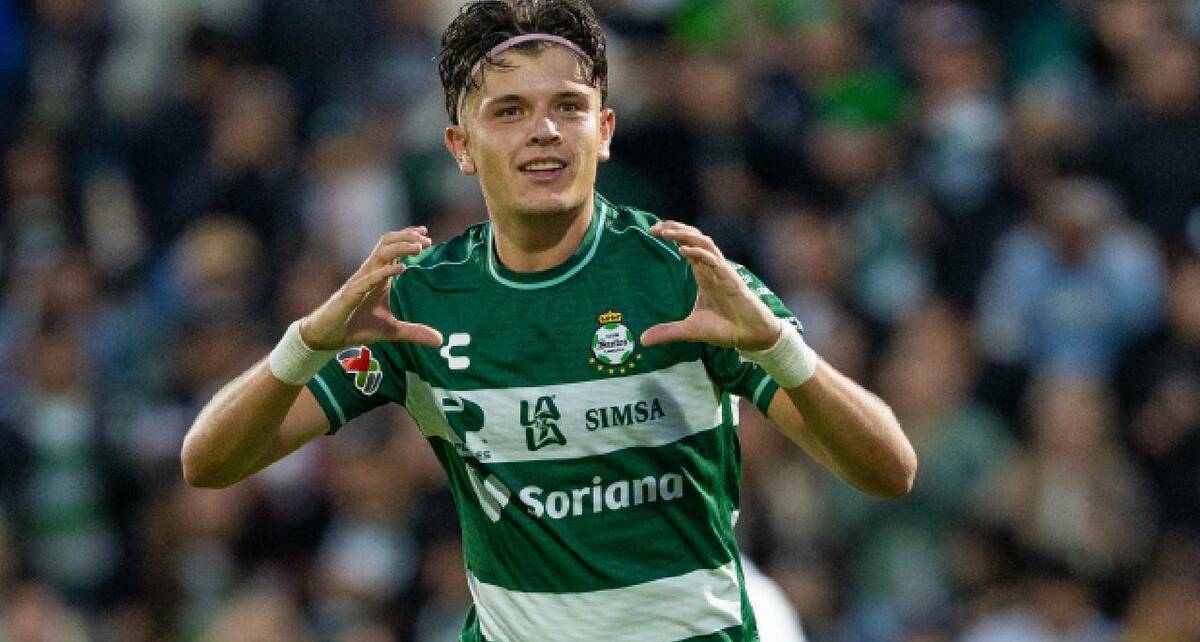 Tahiel Jiménez festeja uno de sus tres goles ante Querétaro. FOTO: Mexsport