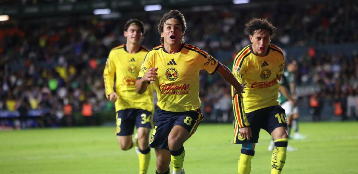 Carlos Álvarez celebra su primera anotación con América en el duelo ante León. FOTO: Imago7