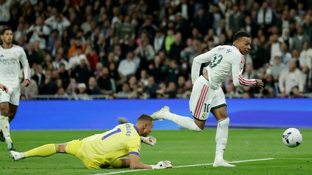 Kylian Mbappé marcó una espectacular anotación ante el Sevilla, que hizo recordar a Zidane (Fotografía: Reuters)