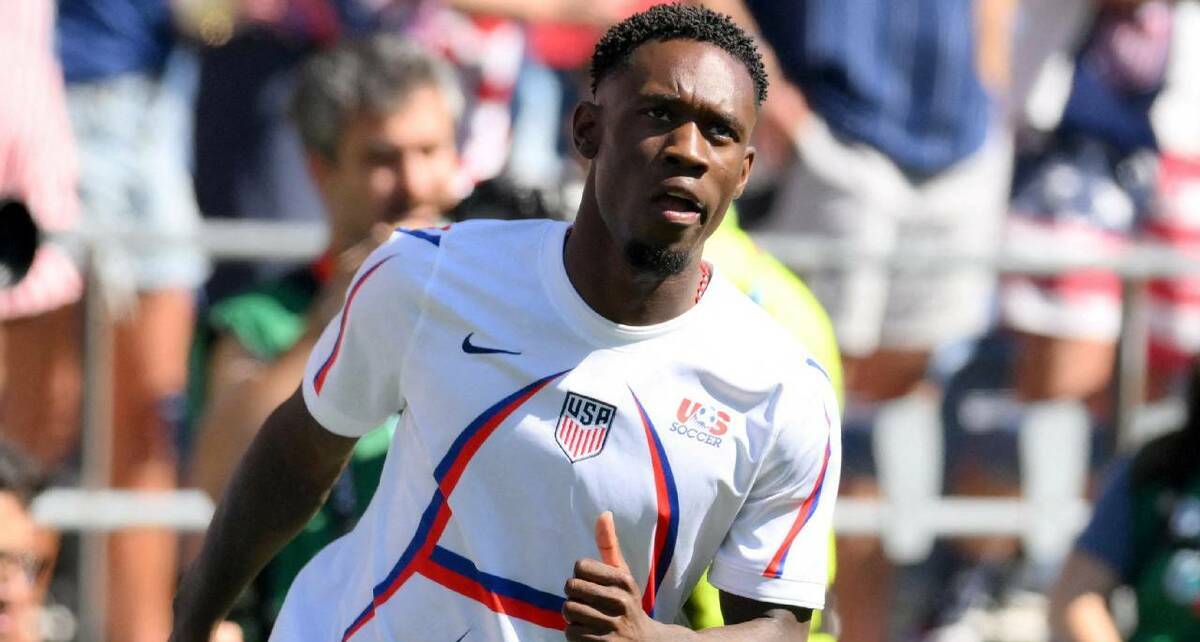 Folarin Balogun calienta previo al partido entre Estados Unidos y Bélgica en el Mundial 2026. FOTO: Reuters
