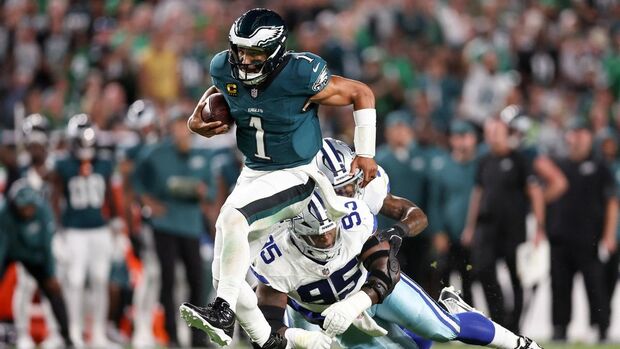 Jalen Hurts fue el jugador del partido (Reuters)