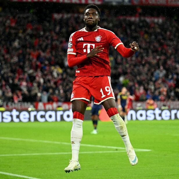 Alphonso Davies celebra su gol al minuto 35. (Foto: Reuters)
